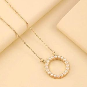Faux Pearl decor circle charm necklace